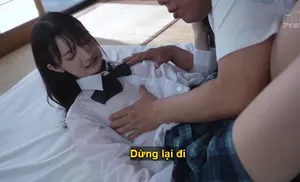 Bố dượng không còn kiềm được trước trân châu trong bộ đồng phục bị ướt mưa